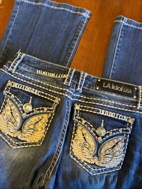 L.A. IDOL W30/L34 Embellished Angel Wings Back Pockets Boot-cut Jeans (L-126)